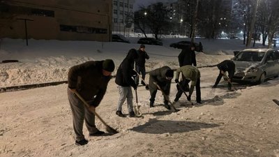 У Львові мешканці виконують роботу комунальників Садового