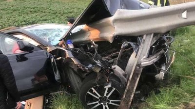 На Львівщині водій BMW влетів у відбійник (ФОТО)