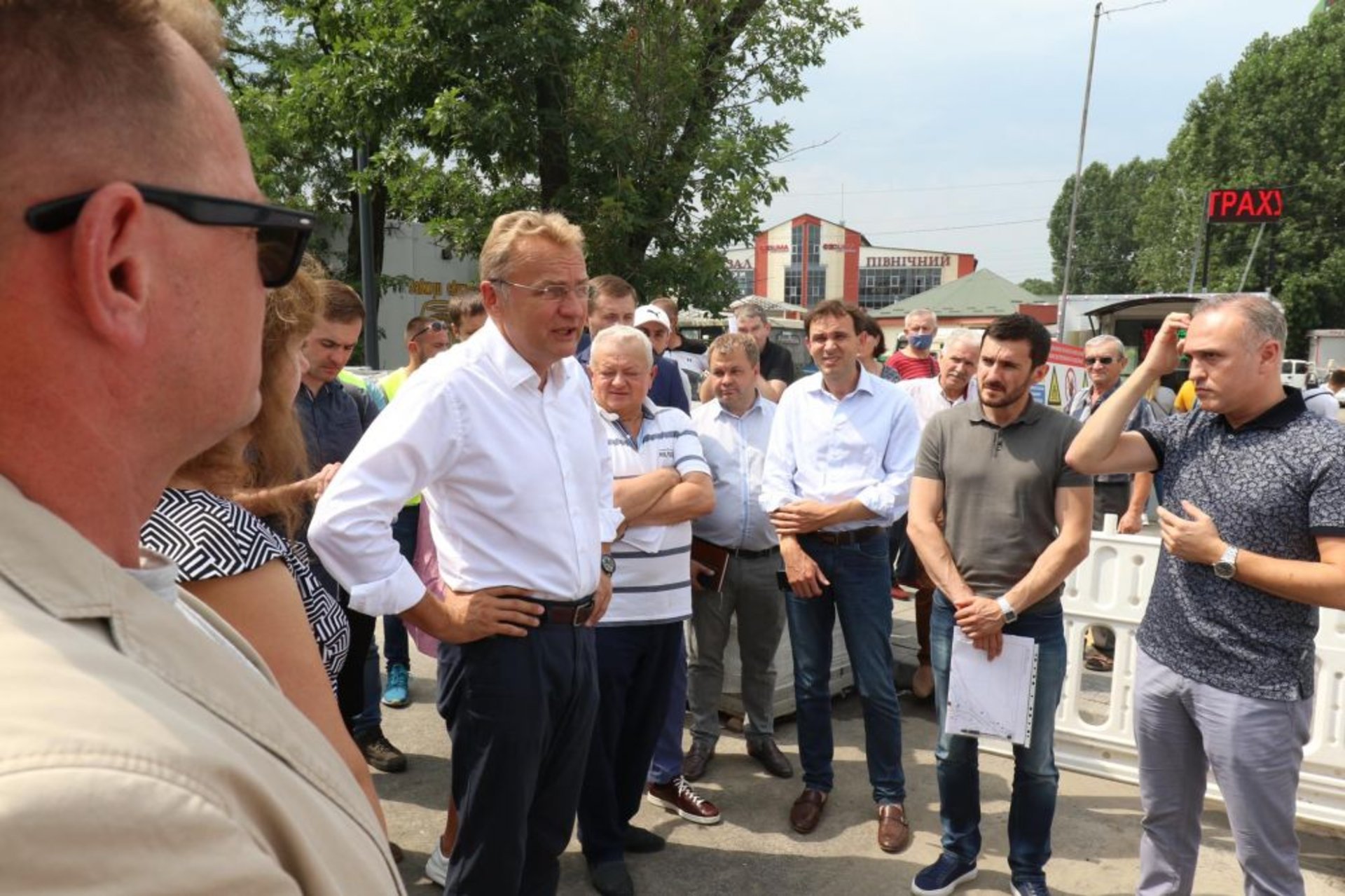 У Львові вулицю Богдана Хмельницького обіцяють відкрити у серпні, фото ЛМР