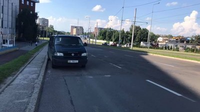 У Львові шукають власника покинутого мікроавтобуса  Volkswagen (ФОТО)