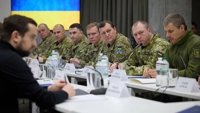 Зеленському у Львові доповіли про стан та укріплення фортифікаційних споруд на кордоні (ФОТО)