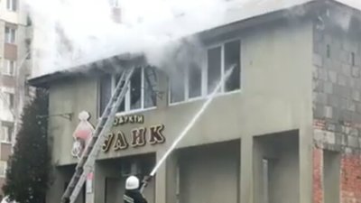 У Трускавці кілька годин гасили масштабну пожежу у «Вулику»