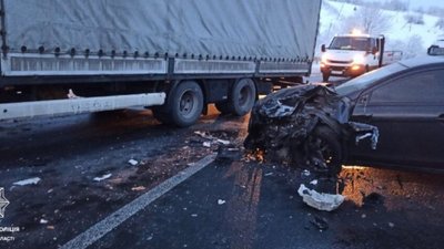 На Львівщині автомобіль не розминувся із вантажівкою (ФОТО)