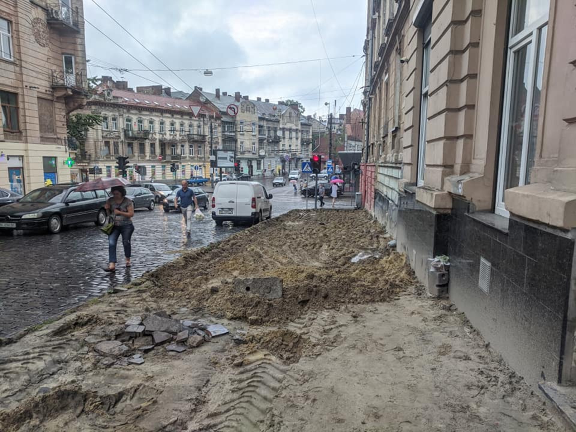 У Львові на вулиці Стрийській ремонтують тротуари, фото Зручне місто