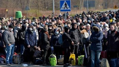 Макрон припустив, що Євросоюз може залишити кордони закритими до вересня