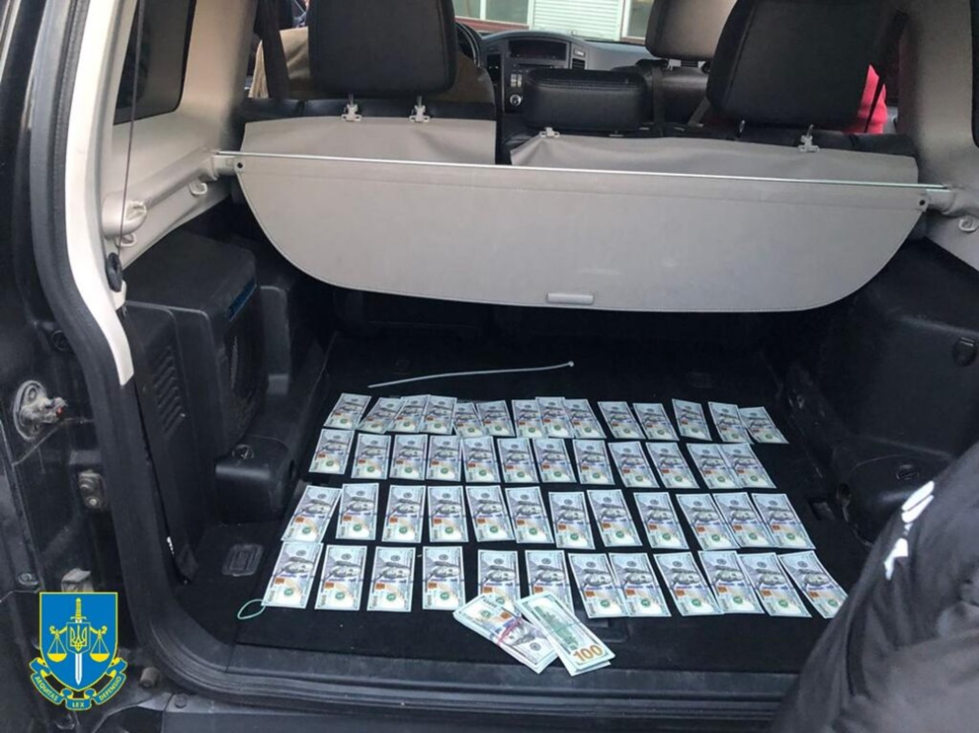 У Львові посадовець обласної ради хотів виїхати за кордон за 15 тисяч доларів США