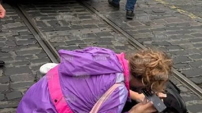 У Львові автомобіль збив дівчину у навушниках