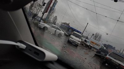 У Львові на перехресті сталось кілька аварій: підлеглі мера не реагують (ФОТО)