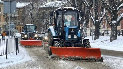 На вулицях Львова працює 109 одиниць снігоприбиральної техніки та більше 1500 двірників