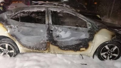 Правоохоронці Львівщини просять зголоситись очевидців підпалу автомобіля (ФОТО)