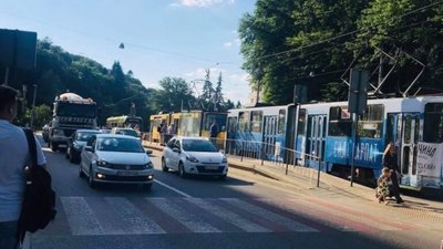 У Львові зламався трамвай (ВІДЕО)