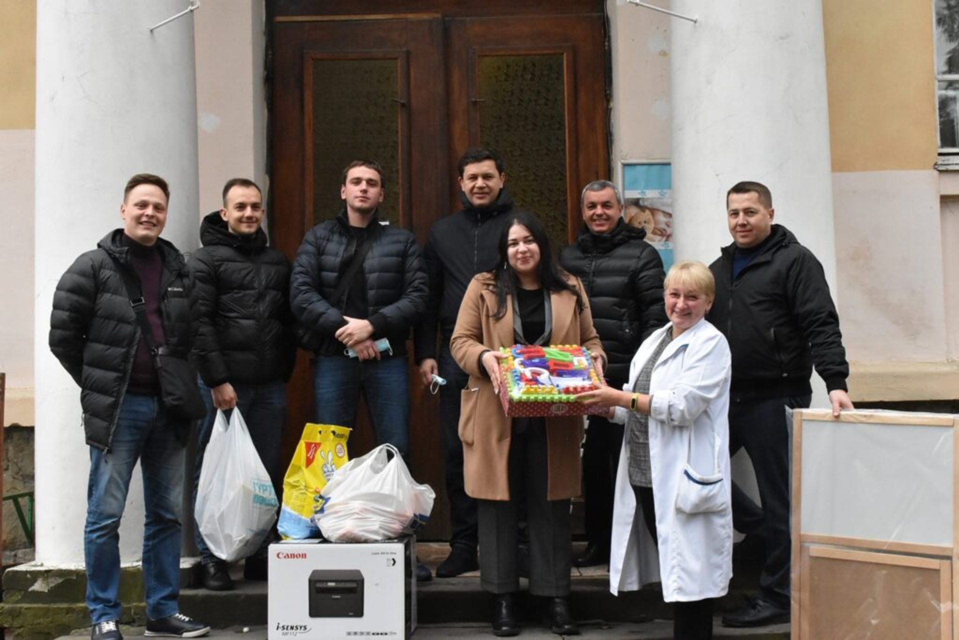 У Львові депутати відвідали кілька дитячих будинків, фото ЄС Львів