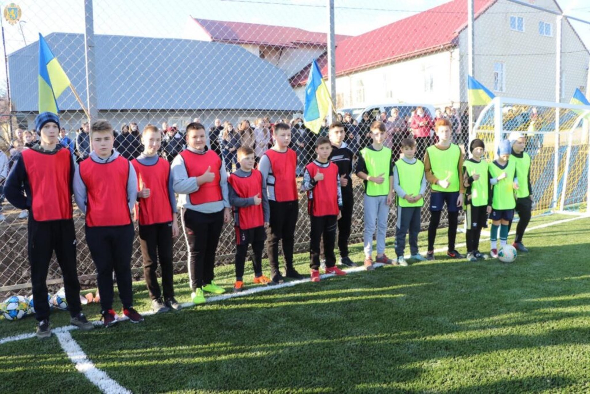 У Старосамбірській громаді відкрили два сучасні спортивні майданчики