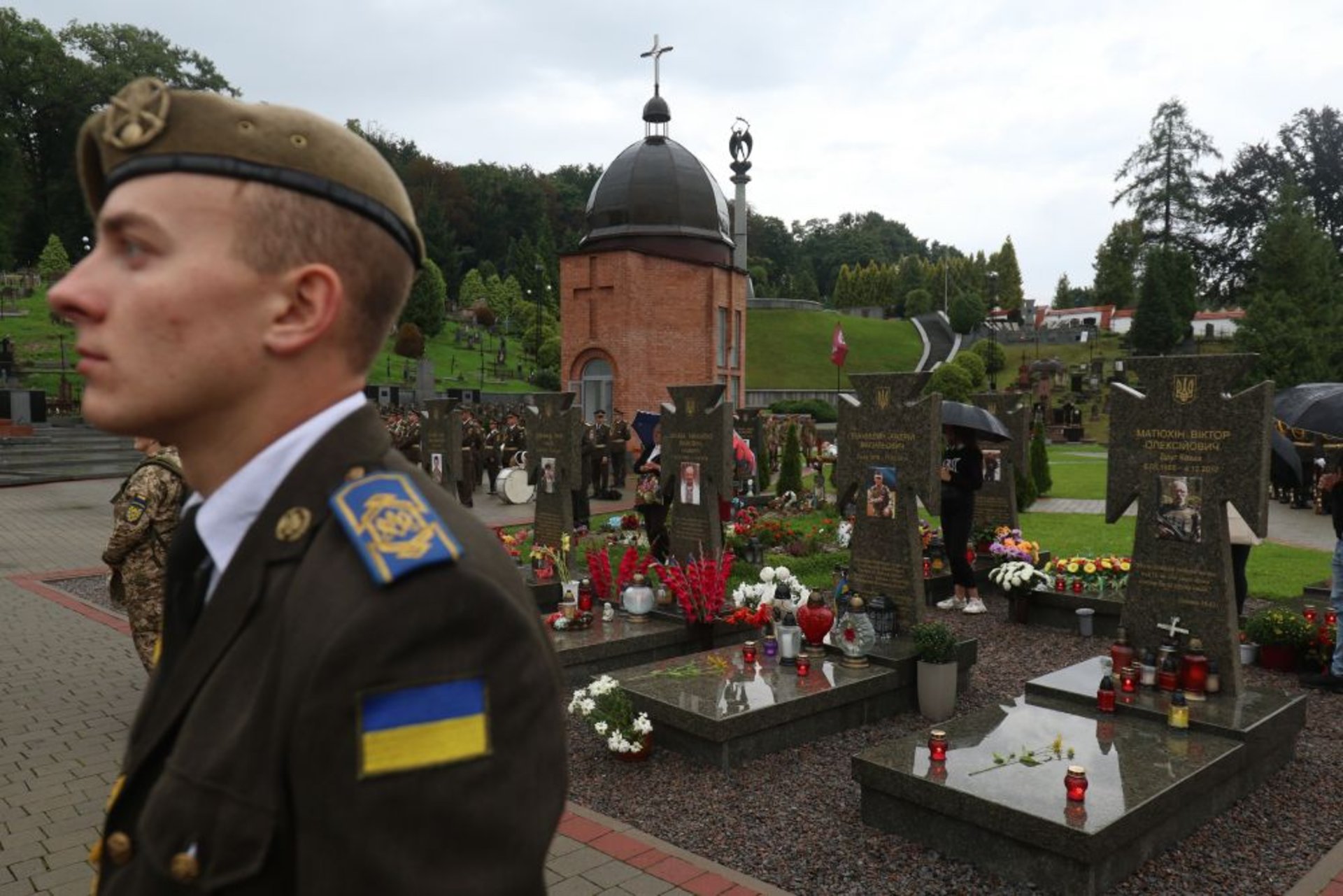 На Личаківському цвинтарі вшанували пам’ять новітніх Героїв, фото ЛМР