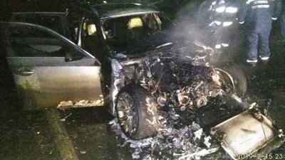 У Червонограді вщент згорів розкішний легковик (ФОТО)