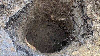 У Львові на тротуарі вирили яму (ФОТО)