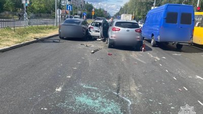 У Львові на вулиці Стрийській аварію вчинив 34-річний водій автомобіля Kia Sportage