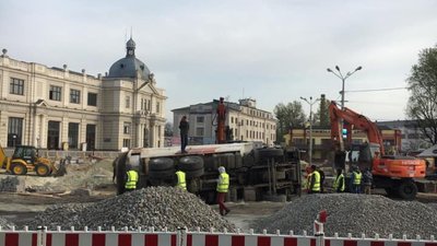 Як у Львові "відпочиває" ремонтна техніка