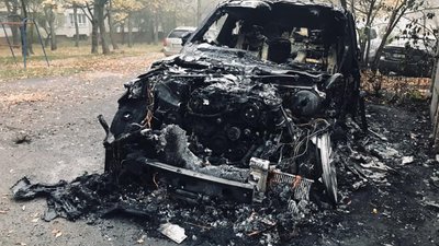 Як у Львові вибухнув і загорівся автомобіль (ВІДЕО)