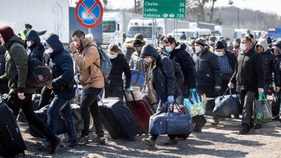 Дедалі більше українських вчителів їдуть на заробітки до Польщі - дослідження (ВІДЕО)