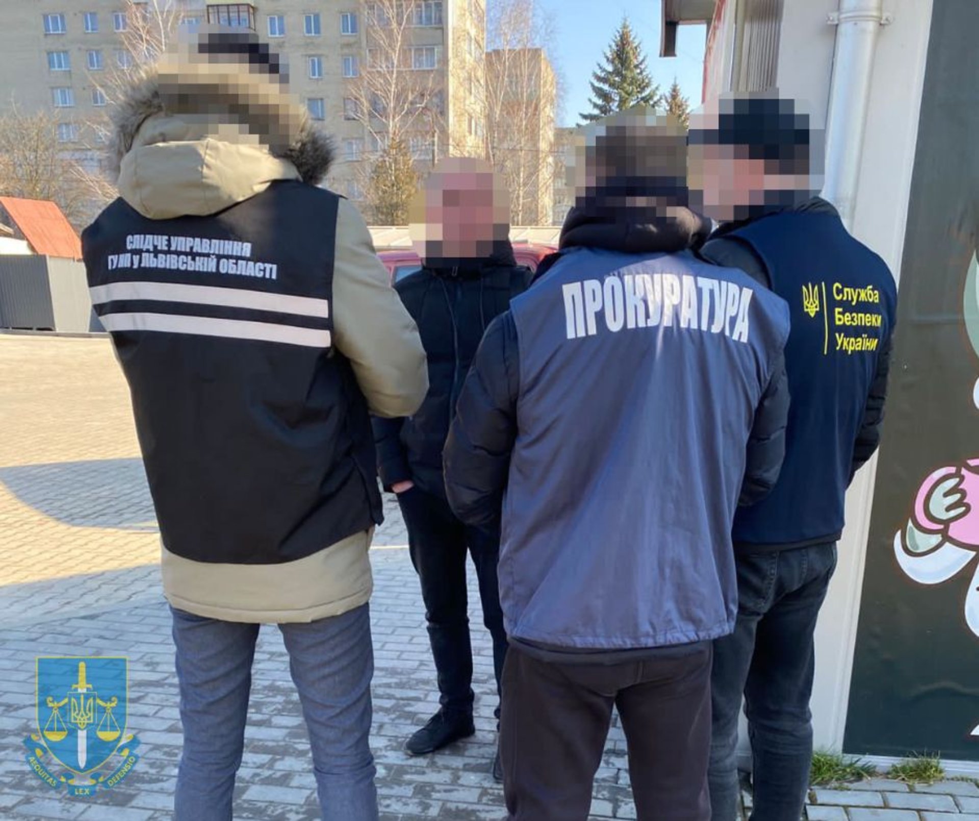У Львові 30-річний чоловік допомагав перетнути кордон