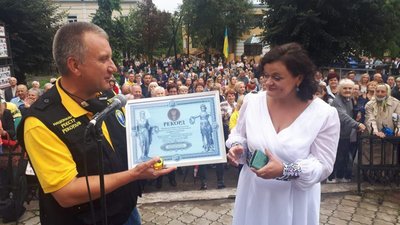 У Сокалі на Львівщині встановили рекорд України з виконання пісні «Червона калина» (ВІДЕО)