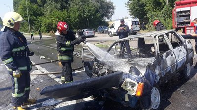 На Рівненщині зіткнулись три автомобілі, один загорівся (ФОТО)
