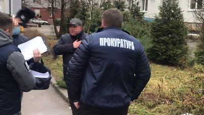 У Львові на «хабарі» затримано одного з керівників обласного управління податкової служби (ФОТО)
