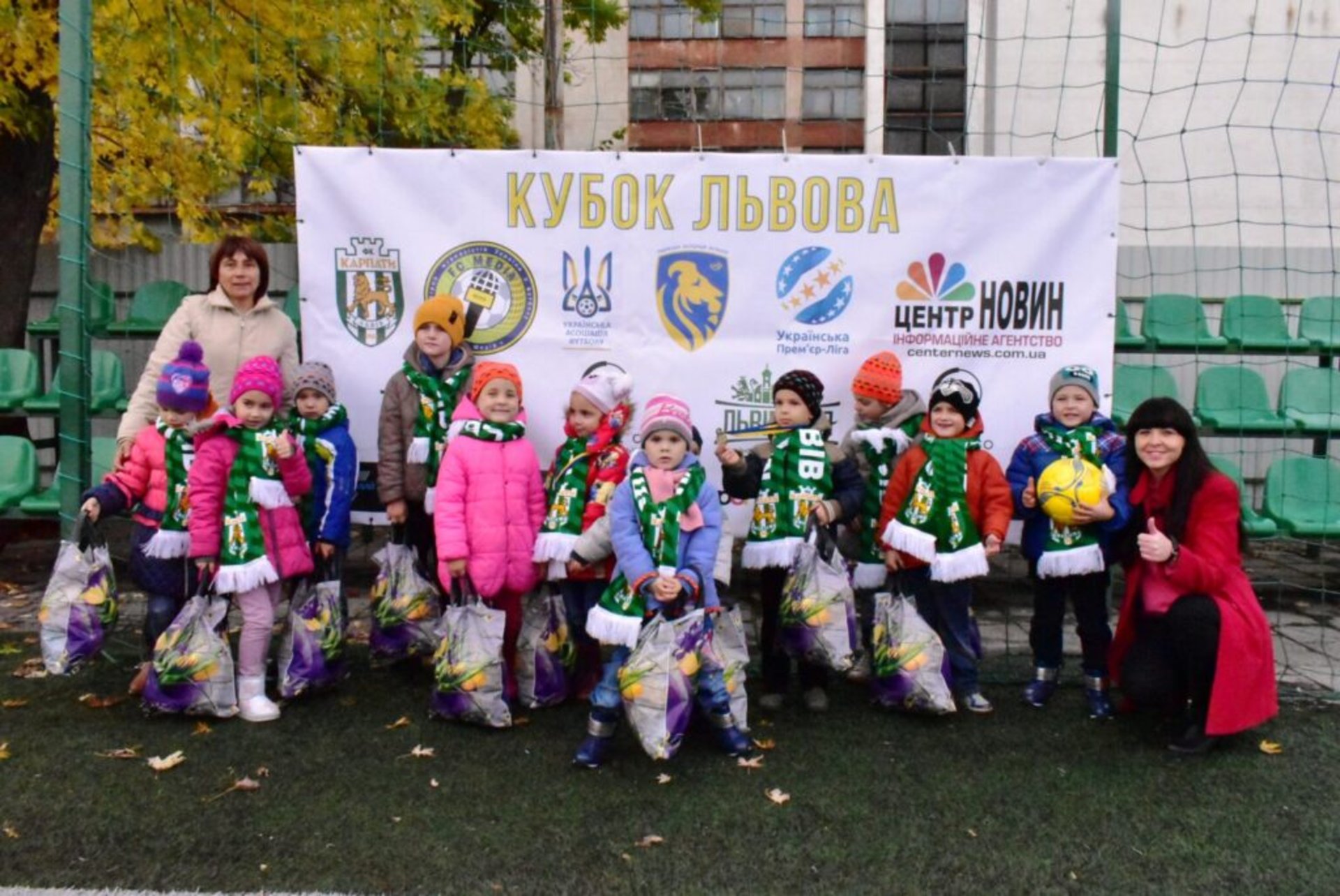 Володарями благодійного матчу за Кубок Львова стали ветерани ФК «Карпат»