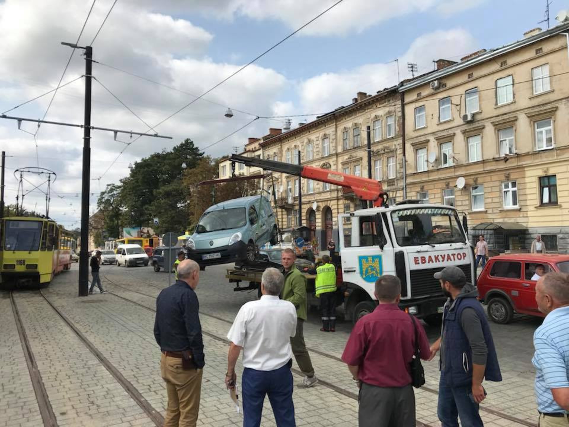 Вулицею Личаківською у Львові поїхав трамвай