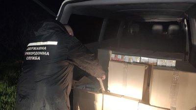 На Одещині зупинили авто під зав’язку заповнене цигарками (ВІДЕО)