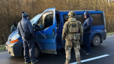 Львівських митників спіймали на корупції