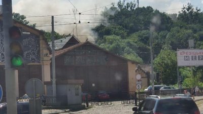 У Львові горить старе трамвайне депо (ФОТО)