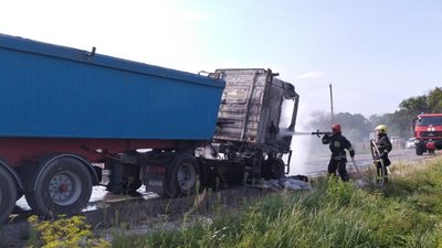 На Золочівщині згоріла вантажівка