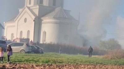 На Львівщині горить церква (ФОТО)