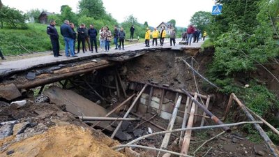На ремонт трьох доріг, що постраждали від негоди на Дрогобиччині та Стрийщині, планують виділити 19 мільйонів гривень