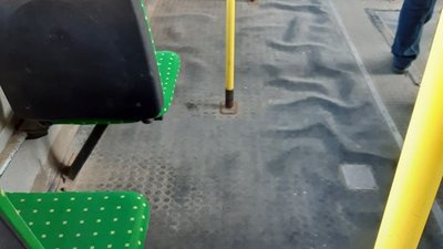 У Львові у тролейбусах можна покалічитися (ФОТО)