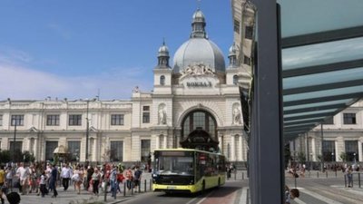 Місяць за кордоном або понад сто тисяч на рахунку