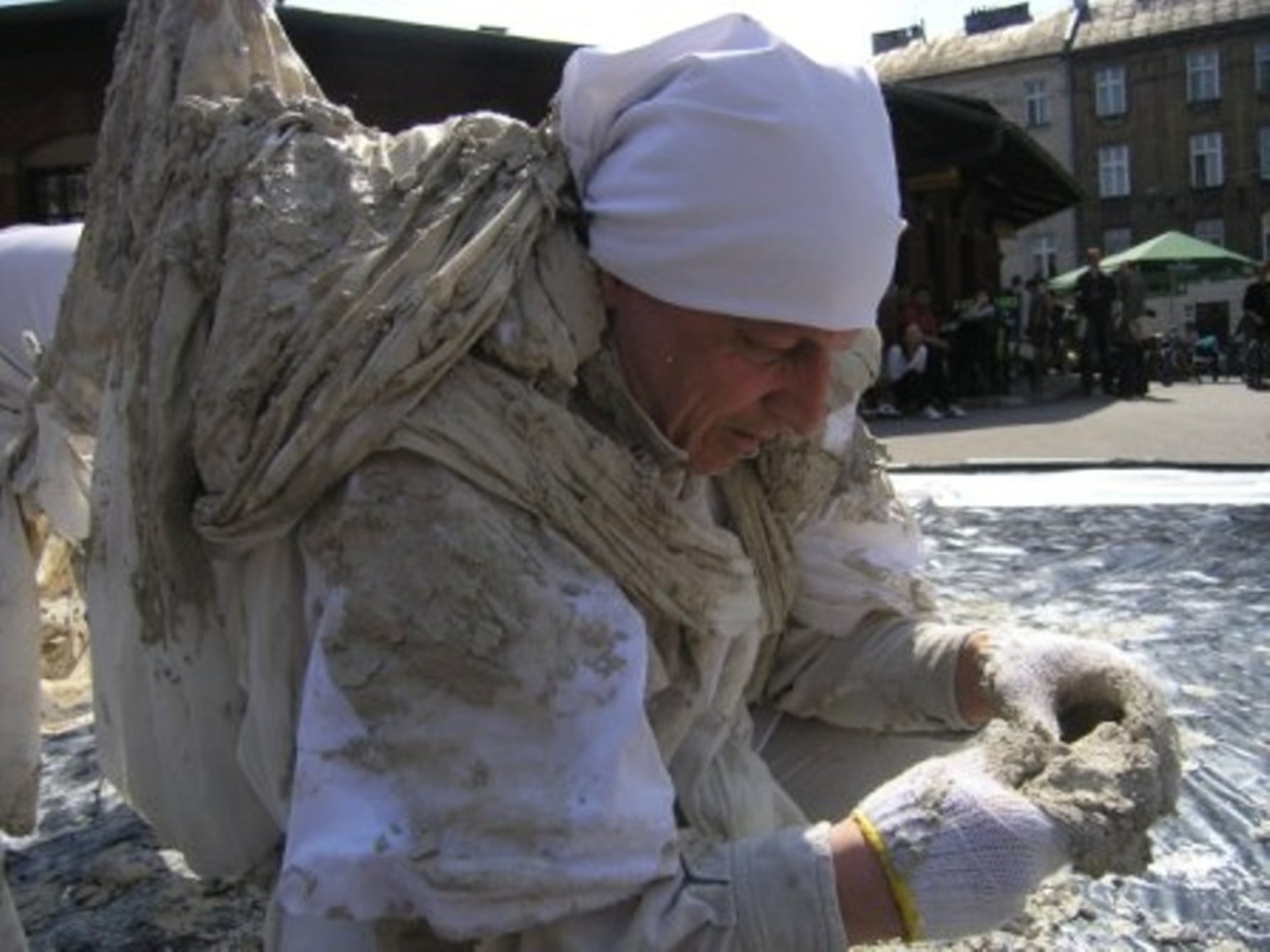 Перформанс Влодка Кауфмана «Падіння польоту», Краків, 2005
