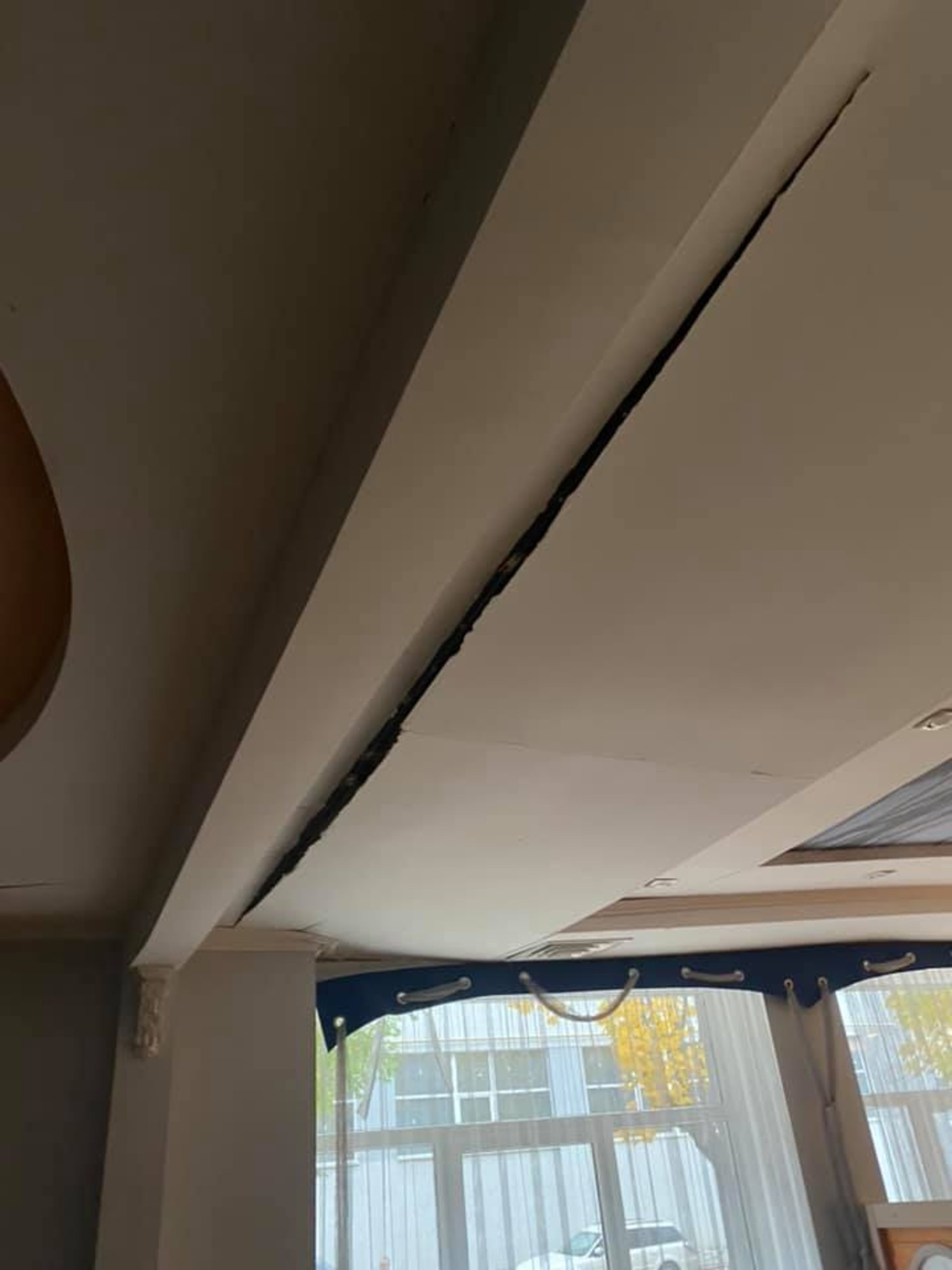 У Львові обвалилась стіна житлового будинку, фото Володимир Лесик