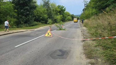 На Львівщині на дорозі утворилось провалля