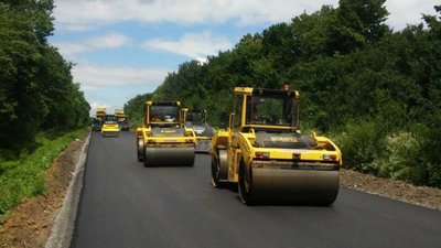 До уваги водіїв: на Львівщині триває ремонт кількох доріг загального користування державного значення