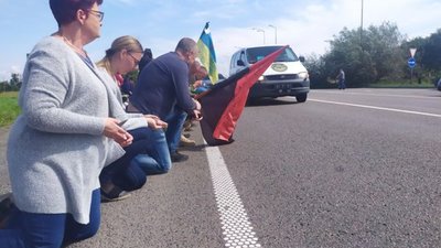 Львівщина на колінах зустріла тіло кіборга Дмитра Ґудзика (ФОТО)