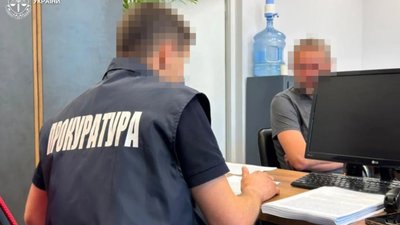 У Львові працівнику в'язниці повідомлено про підозру