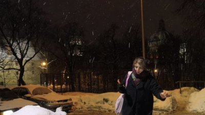 У центрі Львова пішоходам досі доводиться долати кучугури снігу (ФОТО)