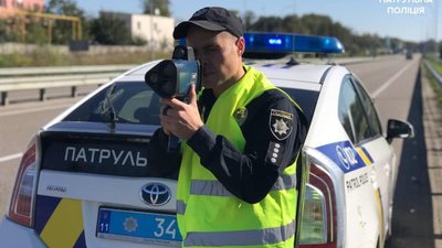 Поліція відсьогодні почне штрафувати водіїв за перевищення швидкості