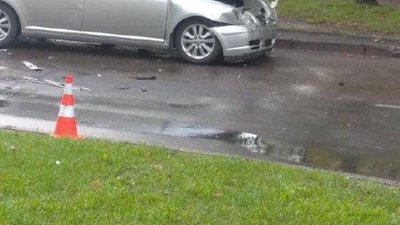 На Суботівській у Львові не розминулись автомобілі (ФОТО)