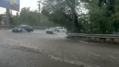 Одеса "попливла": у мережі опублікували наслідки негоди у місті (ВІДЕО)