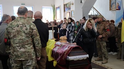 Дрогобиччина попрощалась із двома захисниками