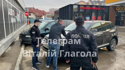 СБУ та поліція затримали керівника одного із підрозділів ТрО на отриманні хабаря